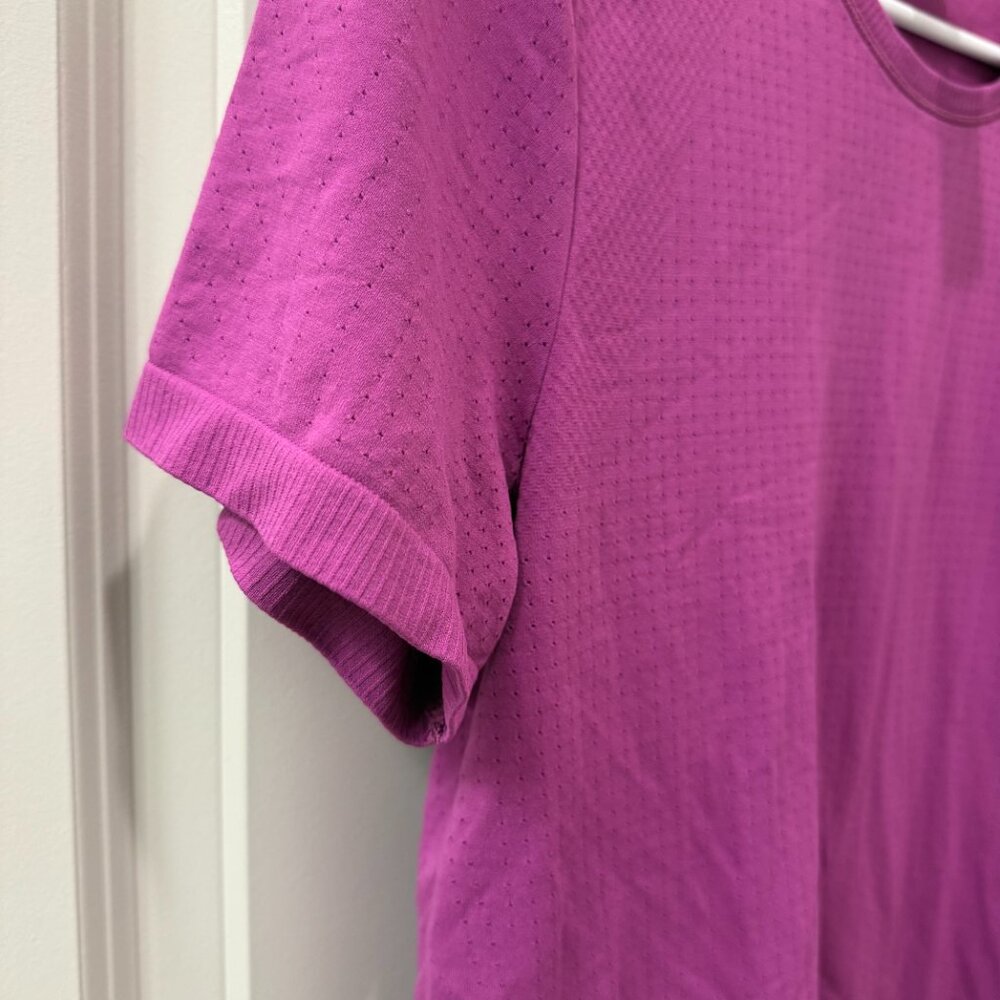 Athleta M Purple Perforated Mesh Athletic Tee Breathable Short Sleeve - Picture 3 of 7